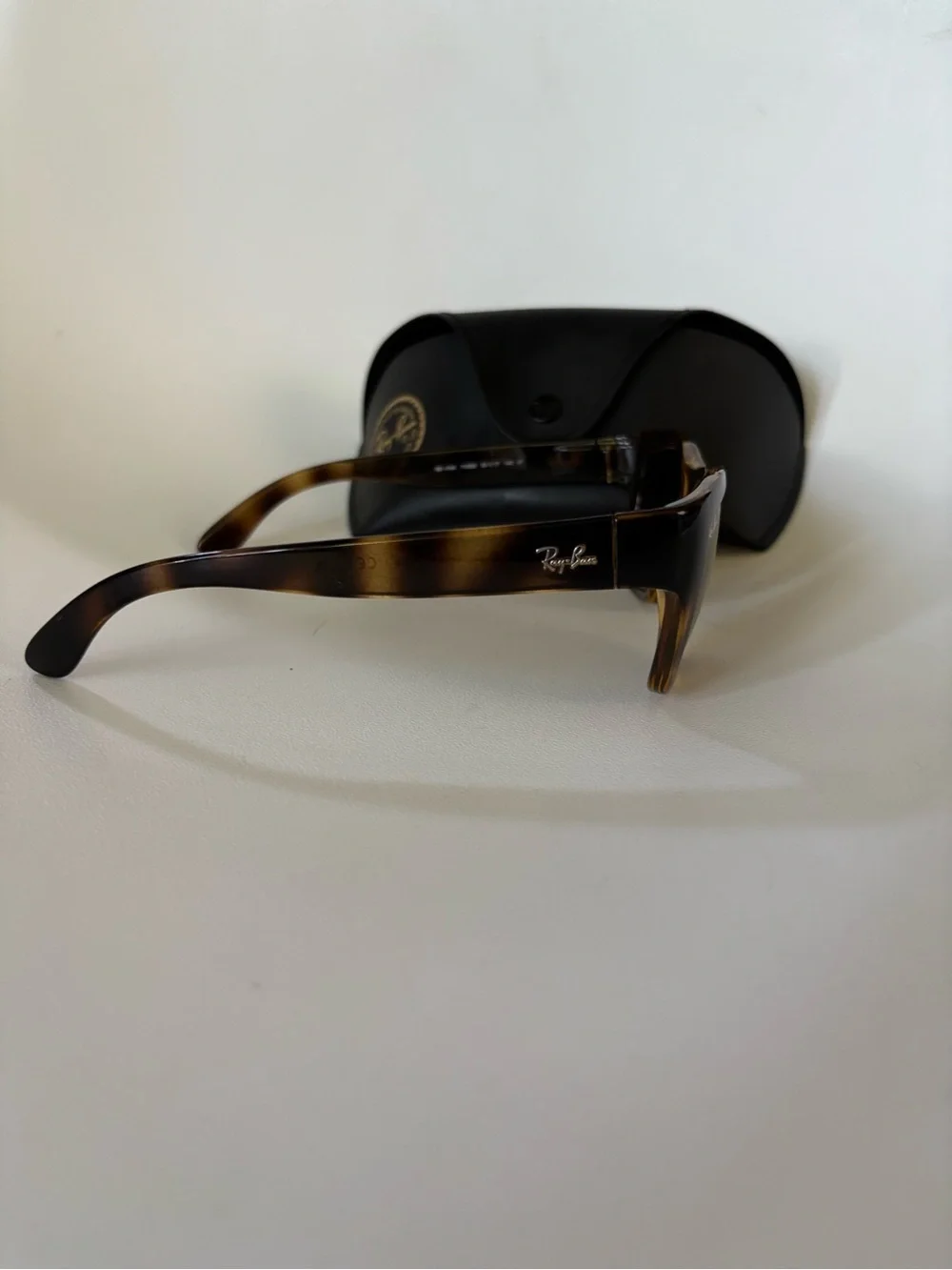 Ray-Ban Men’s Tortoiseshell Frame Sunglasses with Brown Gradient Lenses